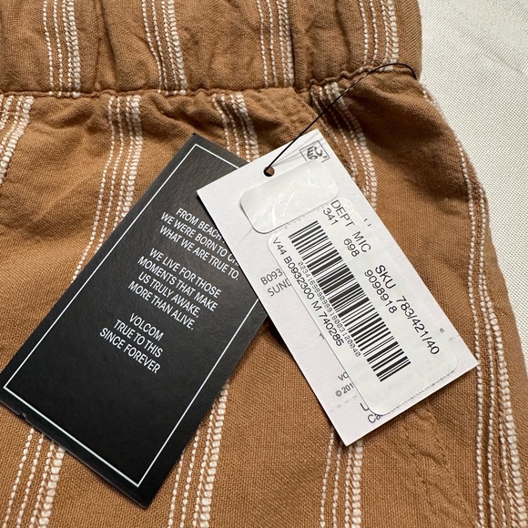 NWT. Volcom Sunday Strut Shorts - Picture 10 of 11